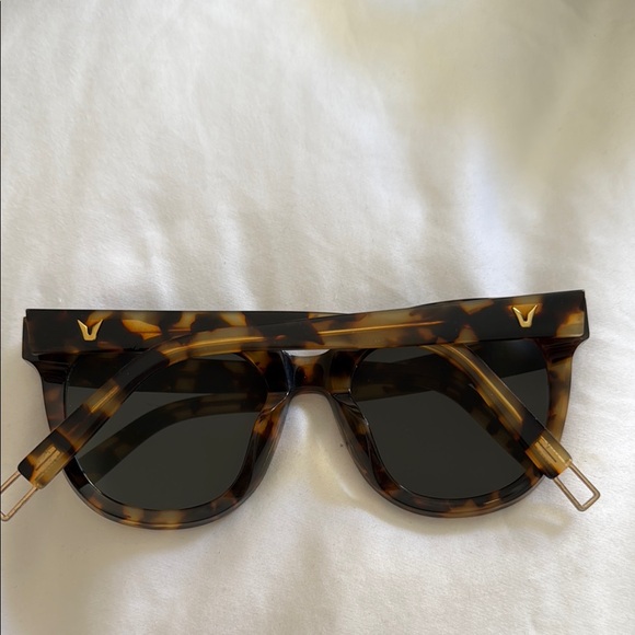 Gentle Monster Brown Sunglasses Oversized Tortoiseshell Design main image 5